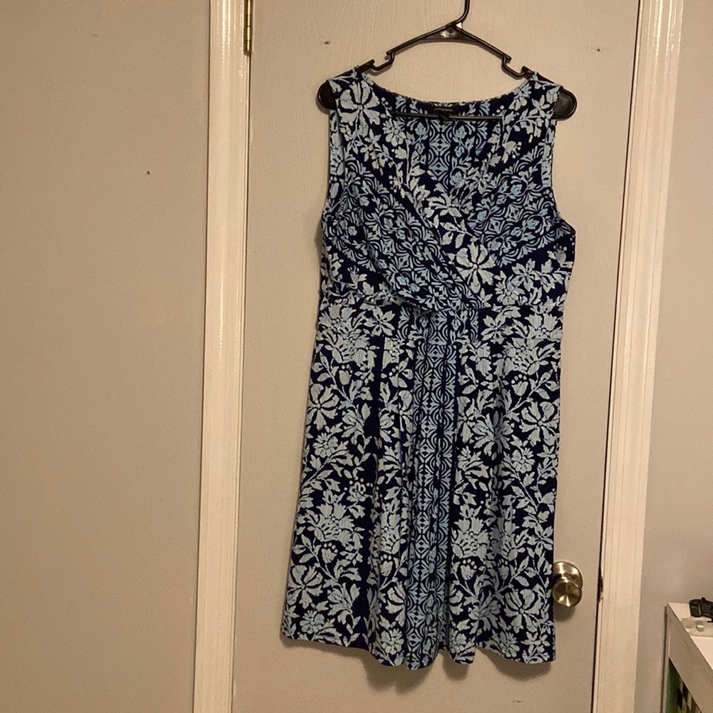 Lands' end blue floral sleeveless vneck dress